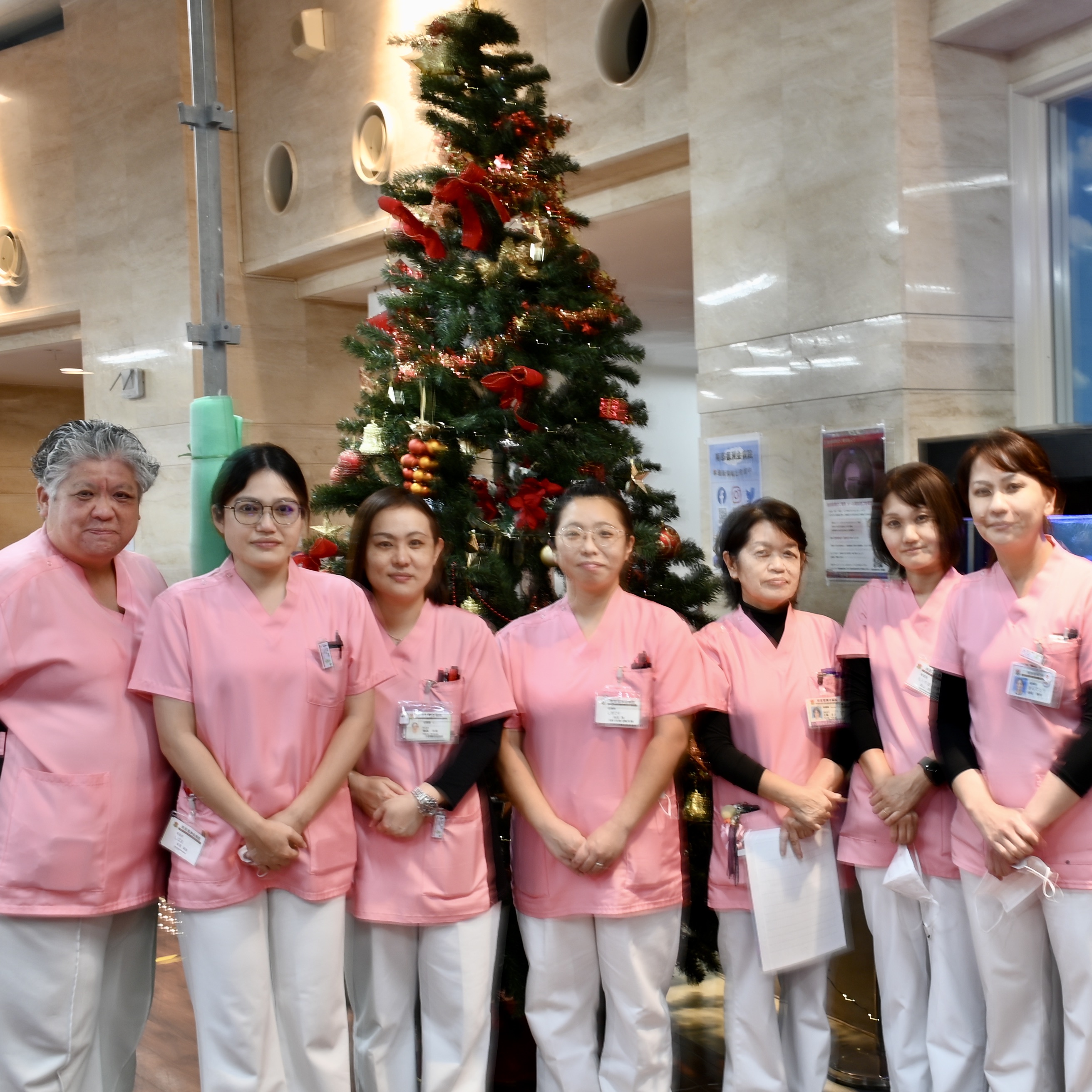 発熱外来問診のスタッフ数がユビー導入で10人→2人に。業務効率化に加え残業時間や人件費の削減も実現のアイキャッチ画像