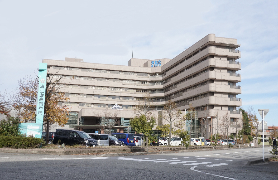 平均56分だった問診完了までの時間が平均21分まで短縮。 導入に際しAI問診センターも開設し、積極的なシステム化に取り組むのアイキャッチ画像